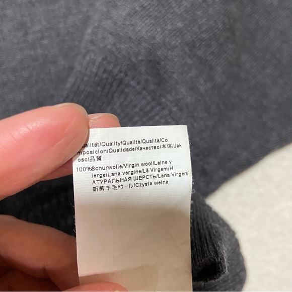 BOSS HUGO BOSS Men's Slim Fit Extrafine Merino Wool V-Neck Sweater Dark Gray M - Picture 9 of 12